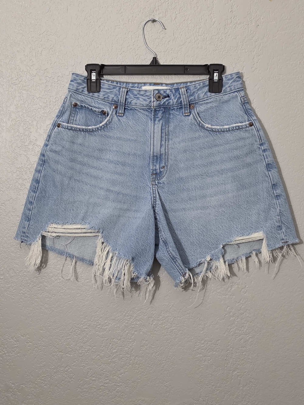 Abercrombie & Fitch The Loose Short Curve Love High Rise Distressed Womens 27